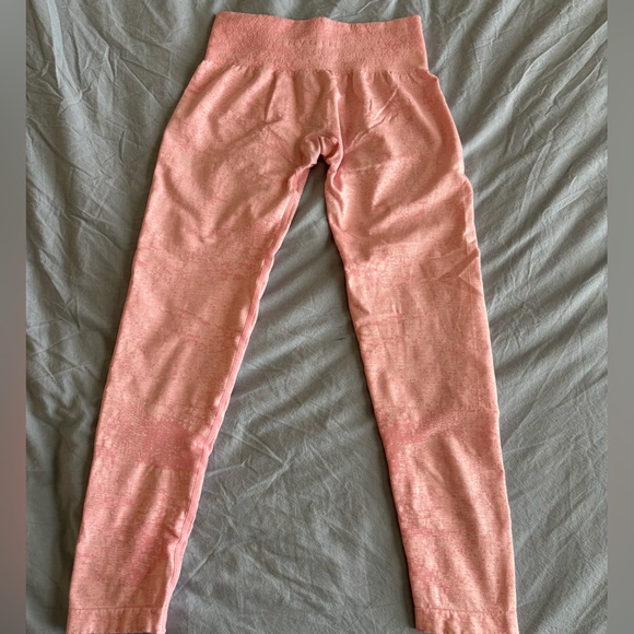 NVGTN Baby Pink Digital Seamless Leggings - Picture 3 of 5